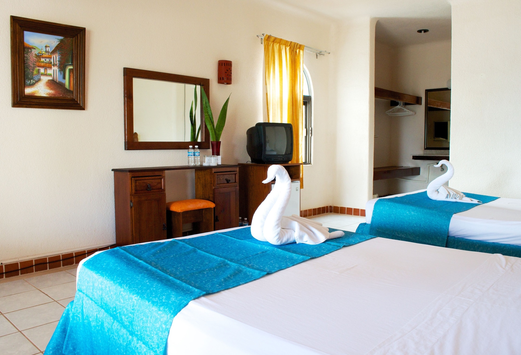 STANDARD, 2 DOUBLE BEDS