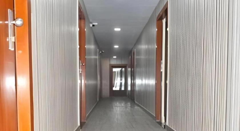 Mumbai Metro - The Executive Hotel 15/42