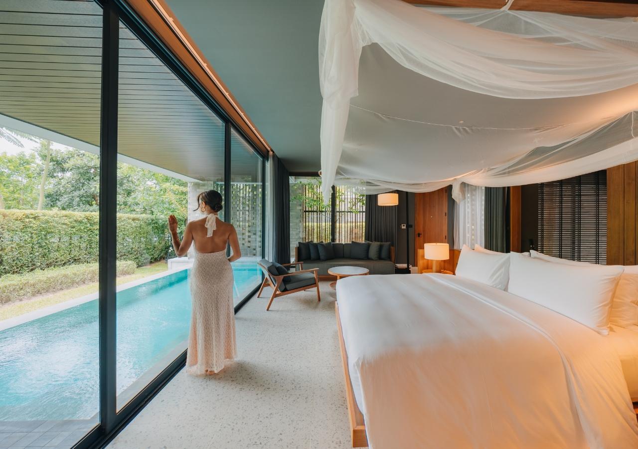 Pool, Villa, Single, King Bed, Mountain View