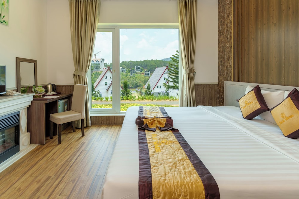 SUPERIOR, DOUBLE OR TWIN BED