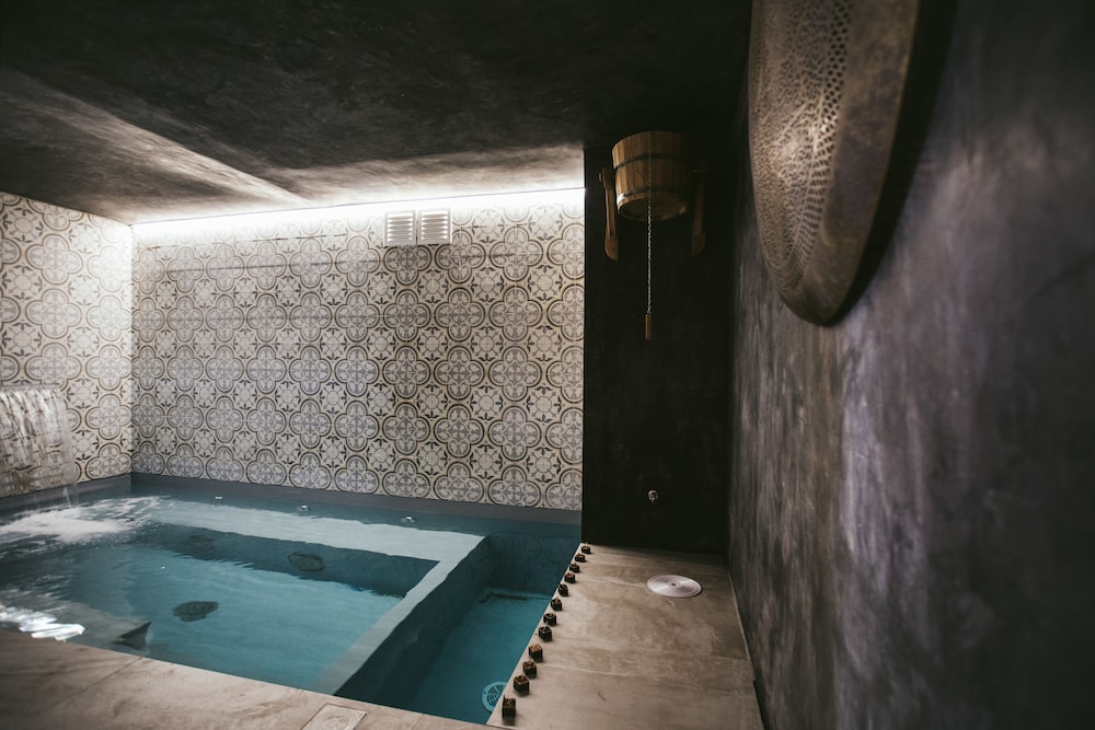 Castello Prime Suites 24/50