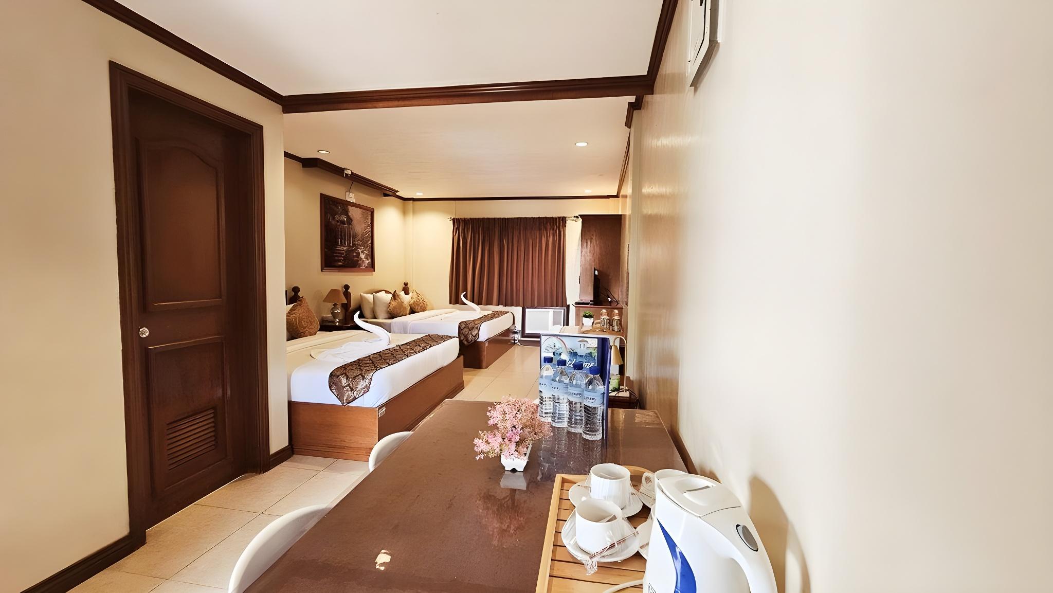 Executive, Suite, Pool Access