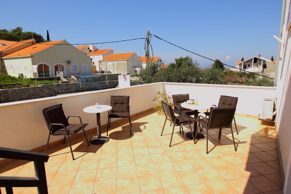 Bacan Serviced Apartments 50/64