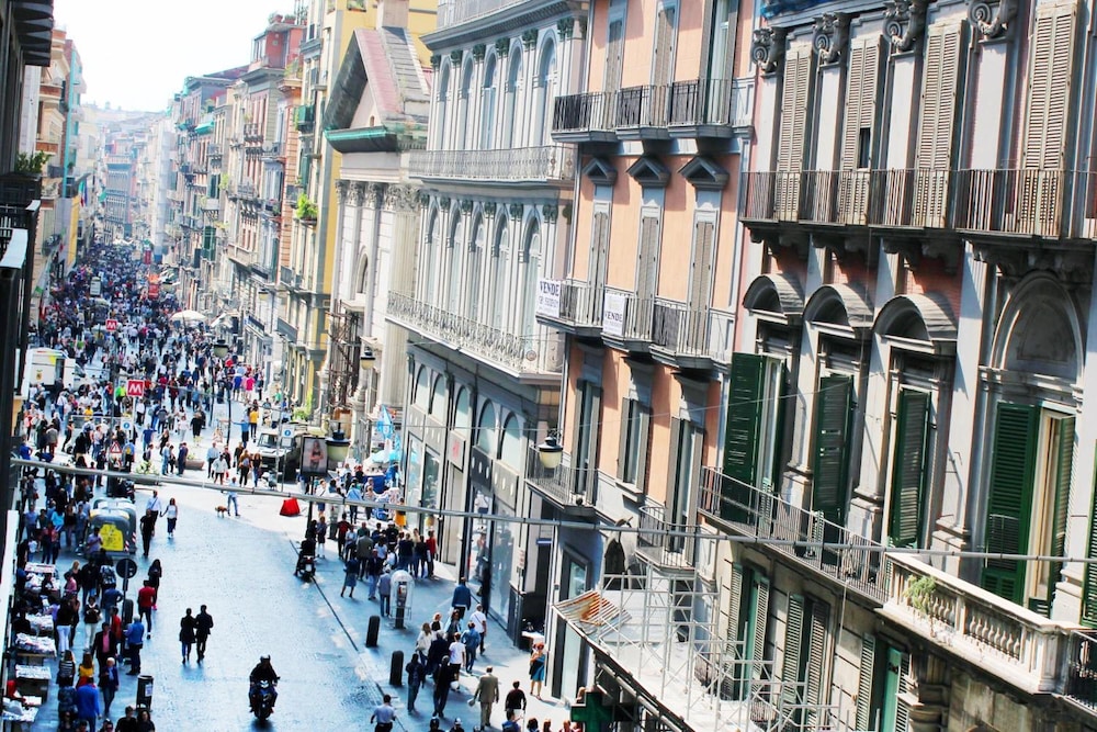 Piazza Carita 41/49