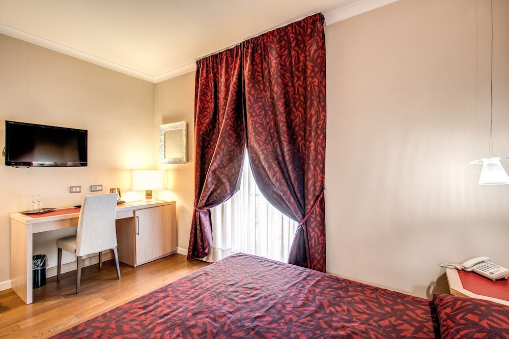 غرفة مفردة بسرير كينج، Boutique Hotel Roma 5/10