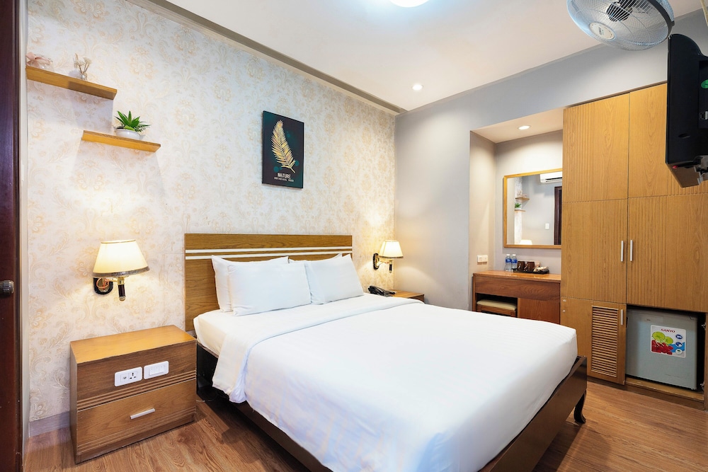Lucky Star Hotel 266 De Tham 20/38