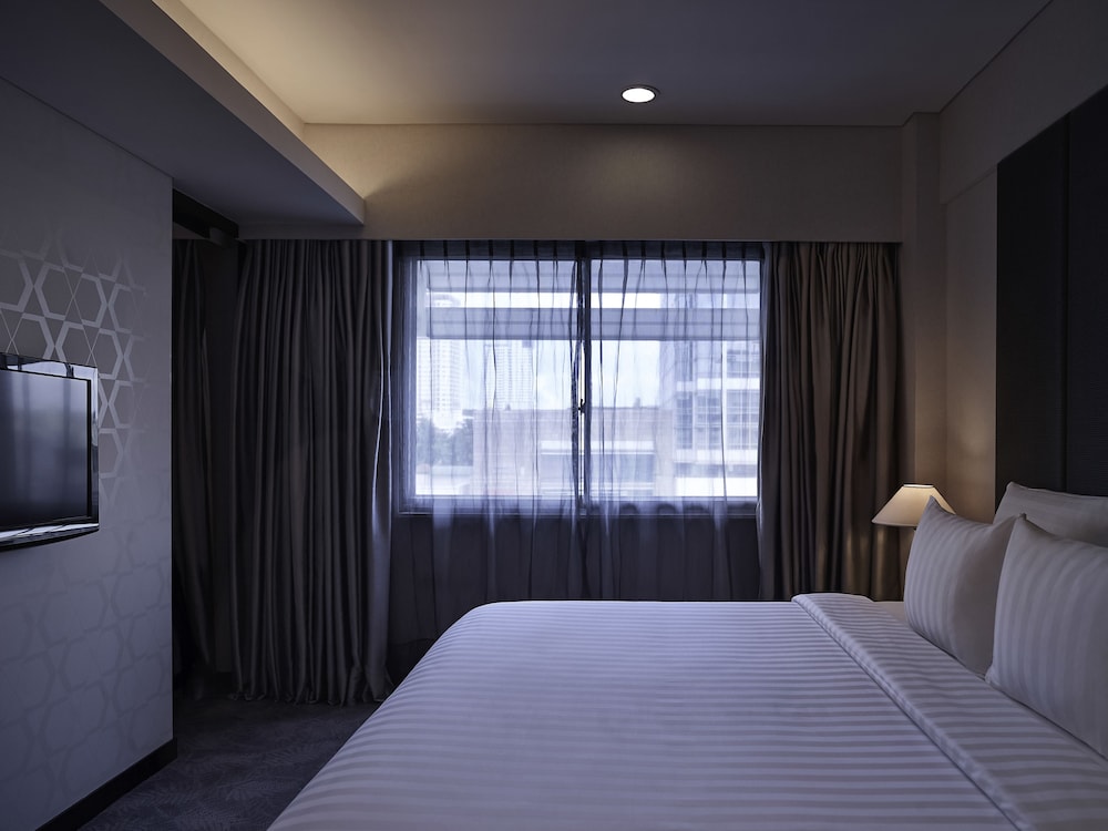 SUPERIOR, QUEEN BED