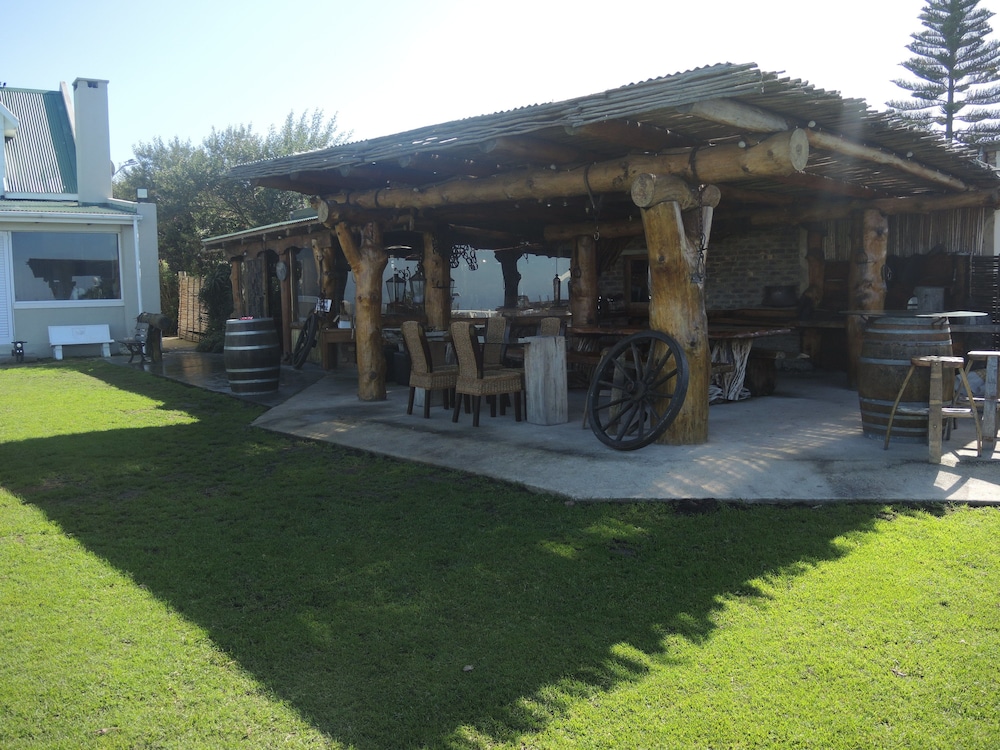 T'niqua Stable Inn 35/50