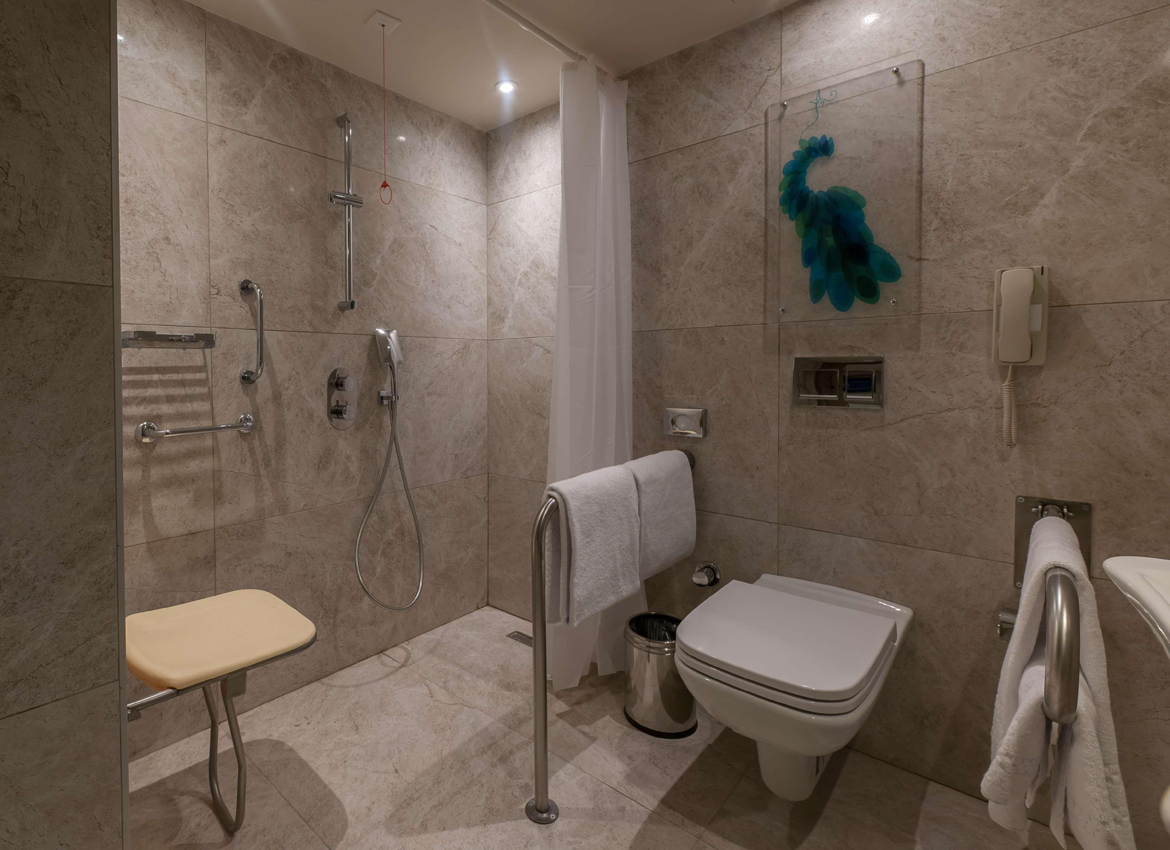 غرفة بسريرين كوين لذوي الإعاقة، Doubletree By Hilton Hotel Istanbul Sirkeci 6/7