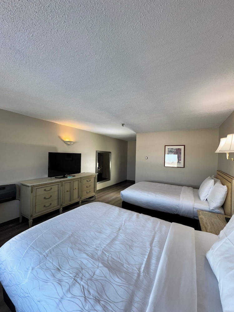 Presque Isle Inn and Convention Center 8/48