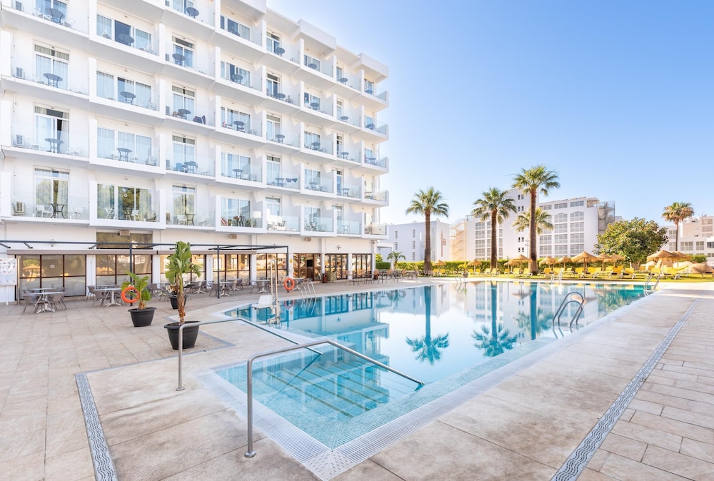 Hotel San Fermin by Dorobe 6/67