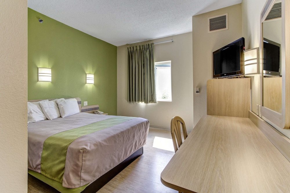 Motel6 Medina, OH - Cleveland 22/37