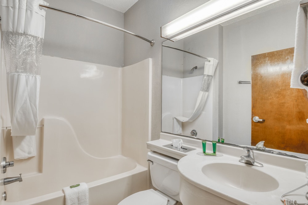 Trident Inn And Suites 56/60
