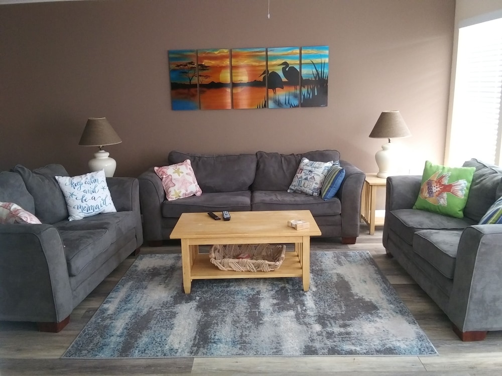 Executive Keys Condominiums on the Beach 37/66