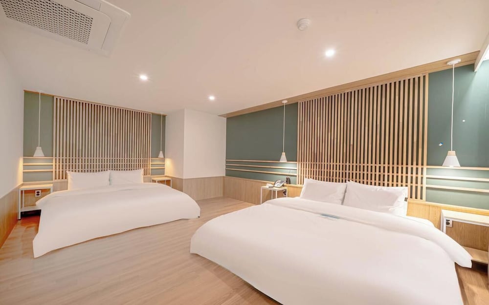 Zara Motel 25/68