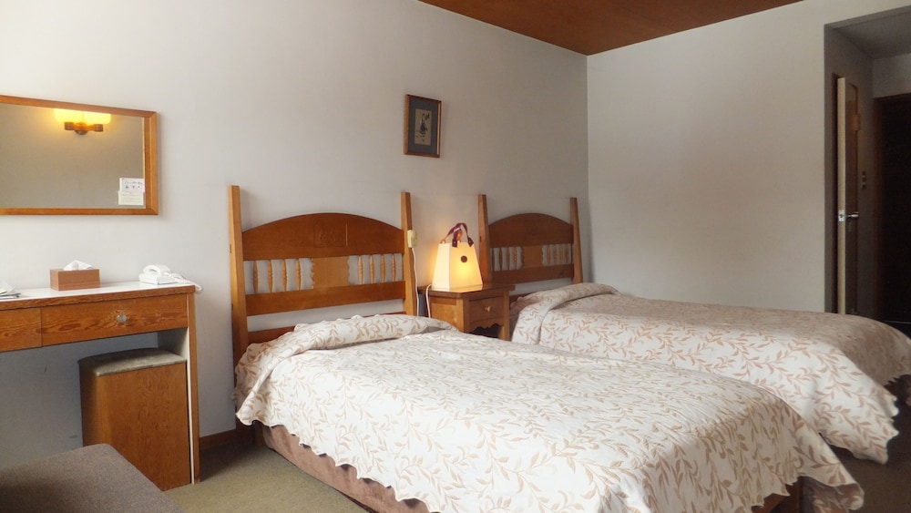 ROOM, TWIN BEDS, MOUNTAIN VIEW, SHARED BATHROOM