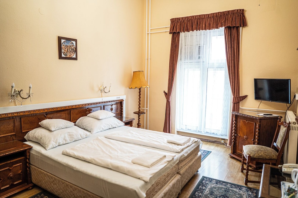 Tisza Hotel 8/50