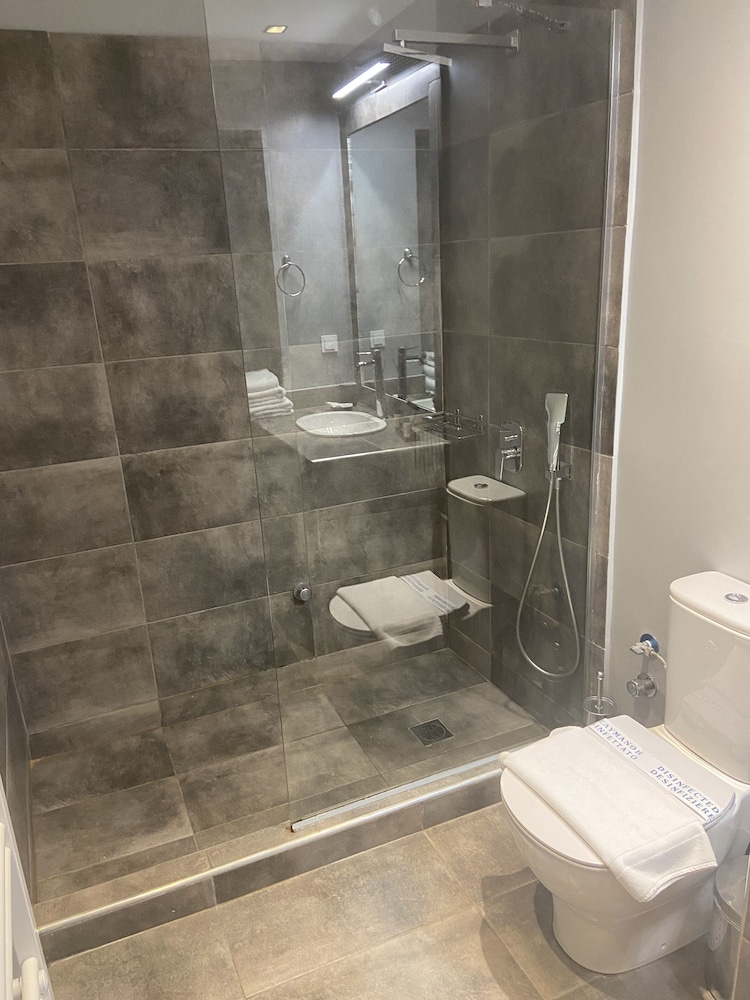 Connect Studios & Apartments 46/47