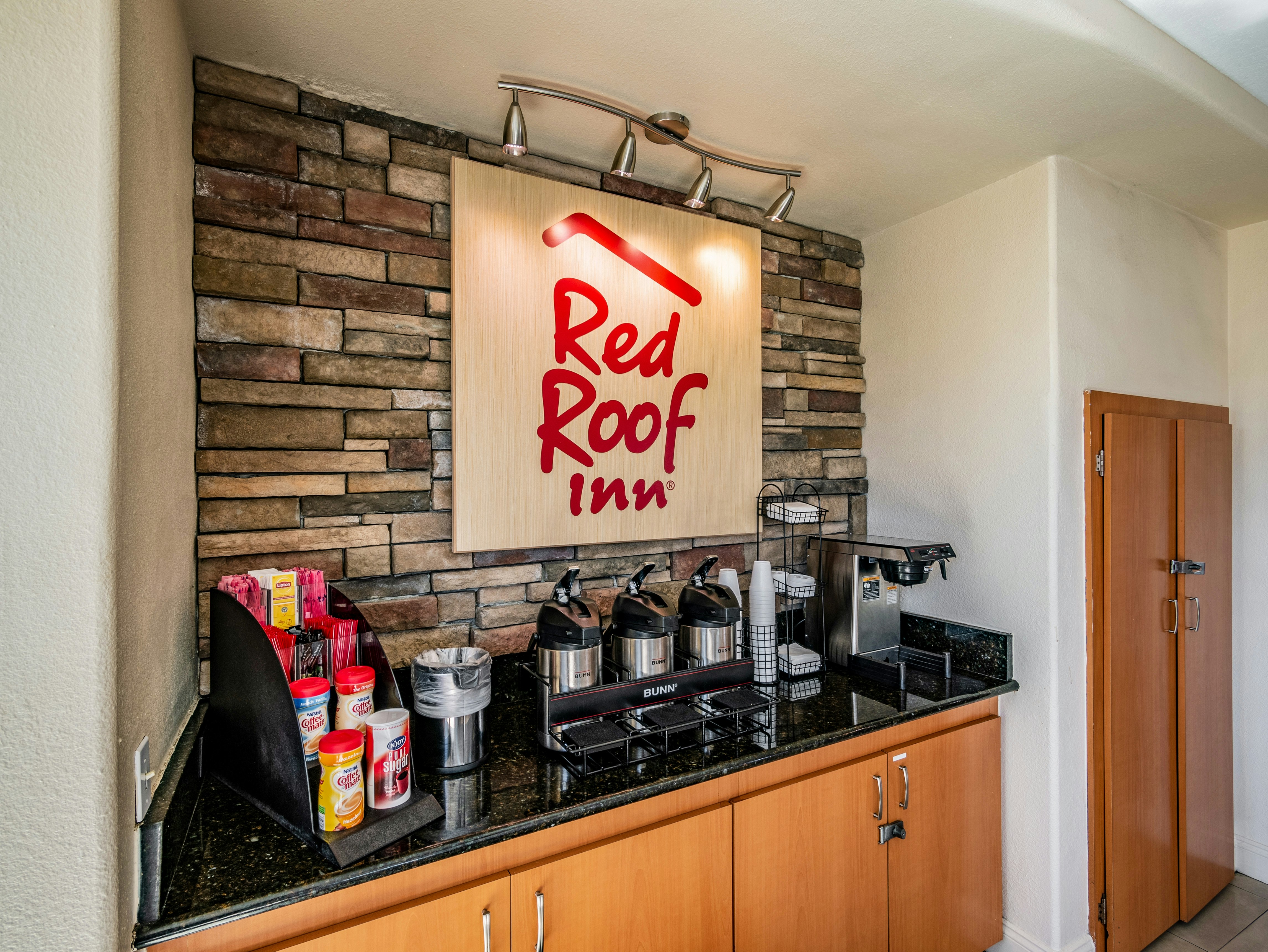 Red Roof Inn Orlando South-Florida Mall 18/34