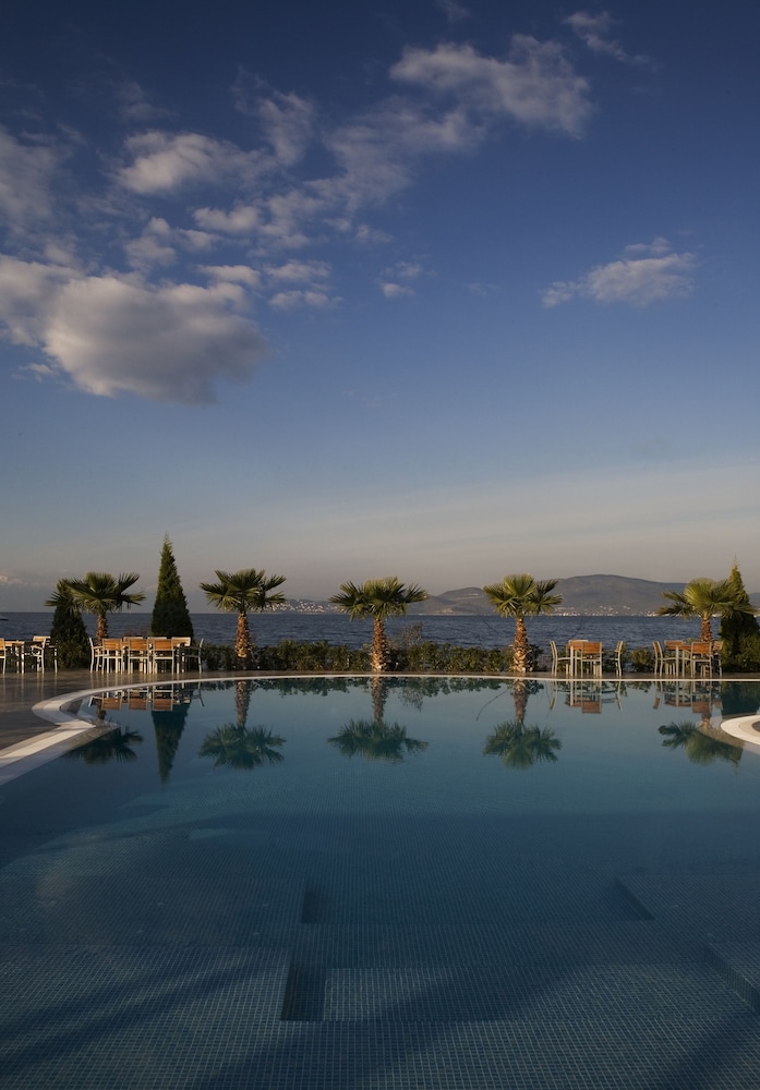 Valis Resort 6/68