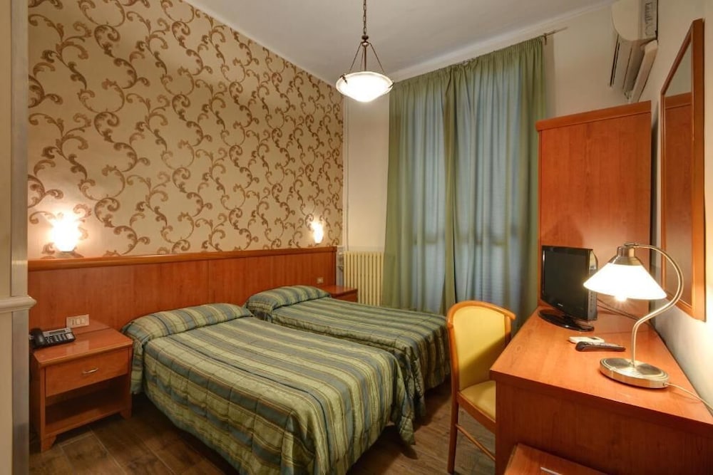 Hotel Universo 5/36