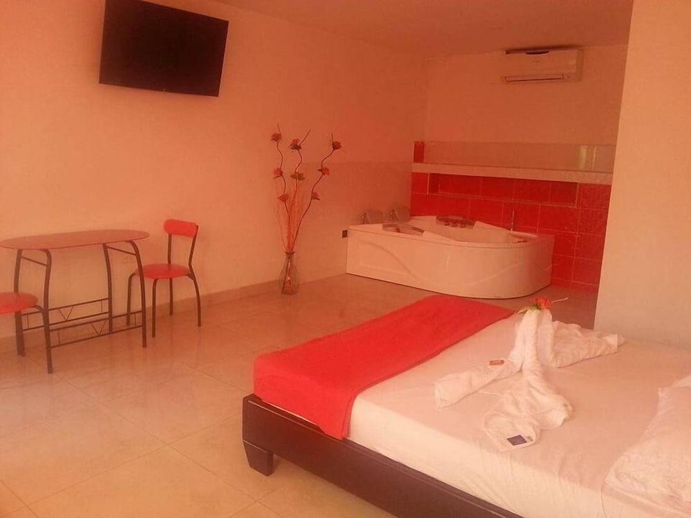 Apartahotel Barcelot 17/25