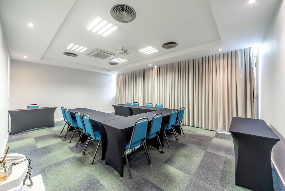 Manhattan Porto Alegre by Mercure 63/70