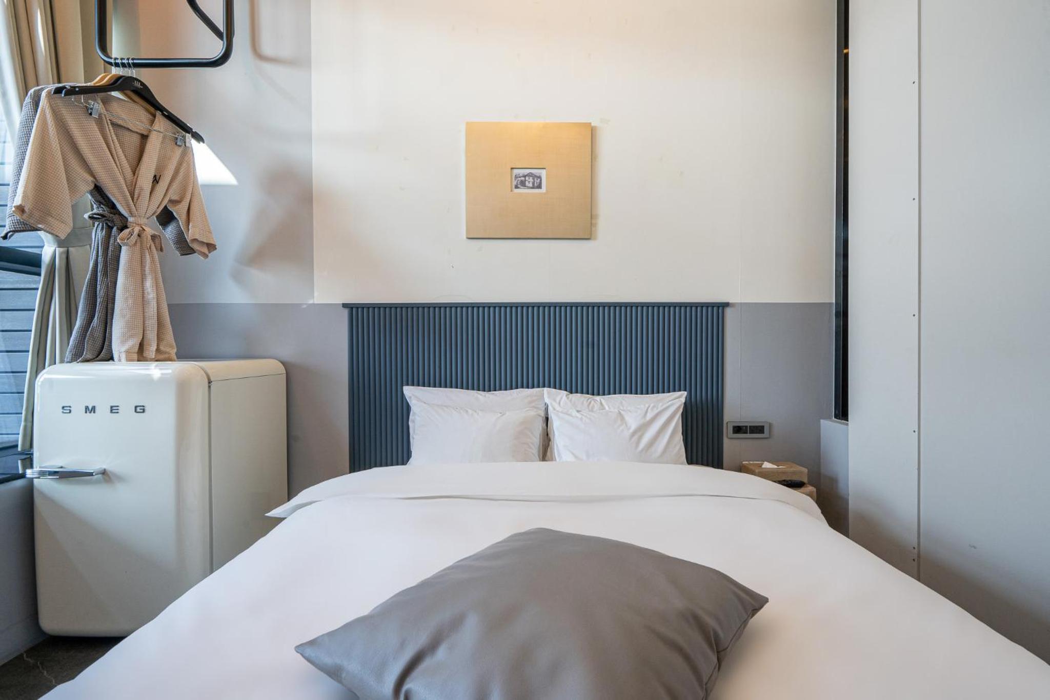 Deluxe, Double Bed, Side Sea View، H Avenue 2/5