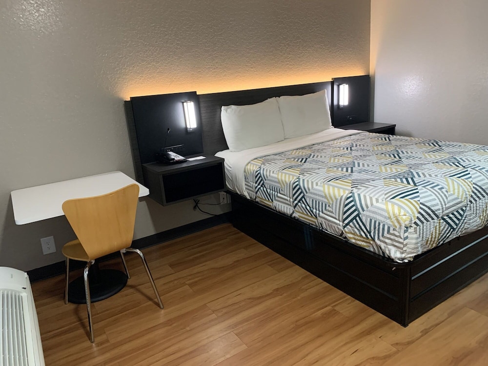 Motel6 Atlanta, TX 8/32