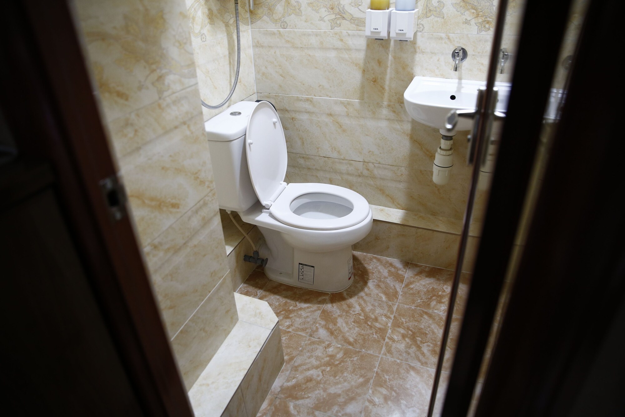 غرفة قياسية بسريرين منفصلين، Sandhu Hotel 4/5