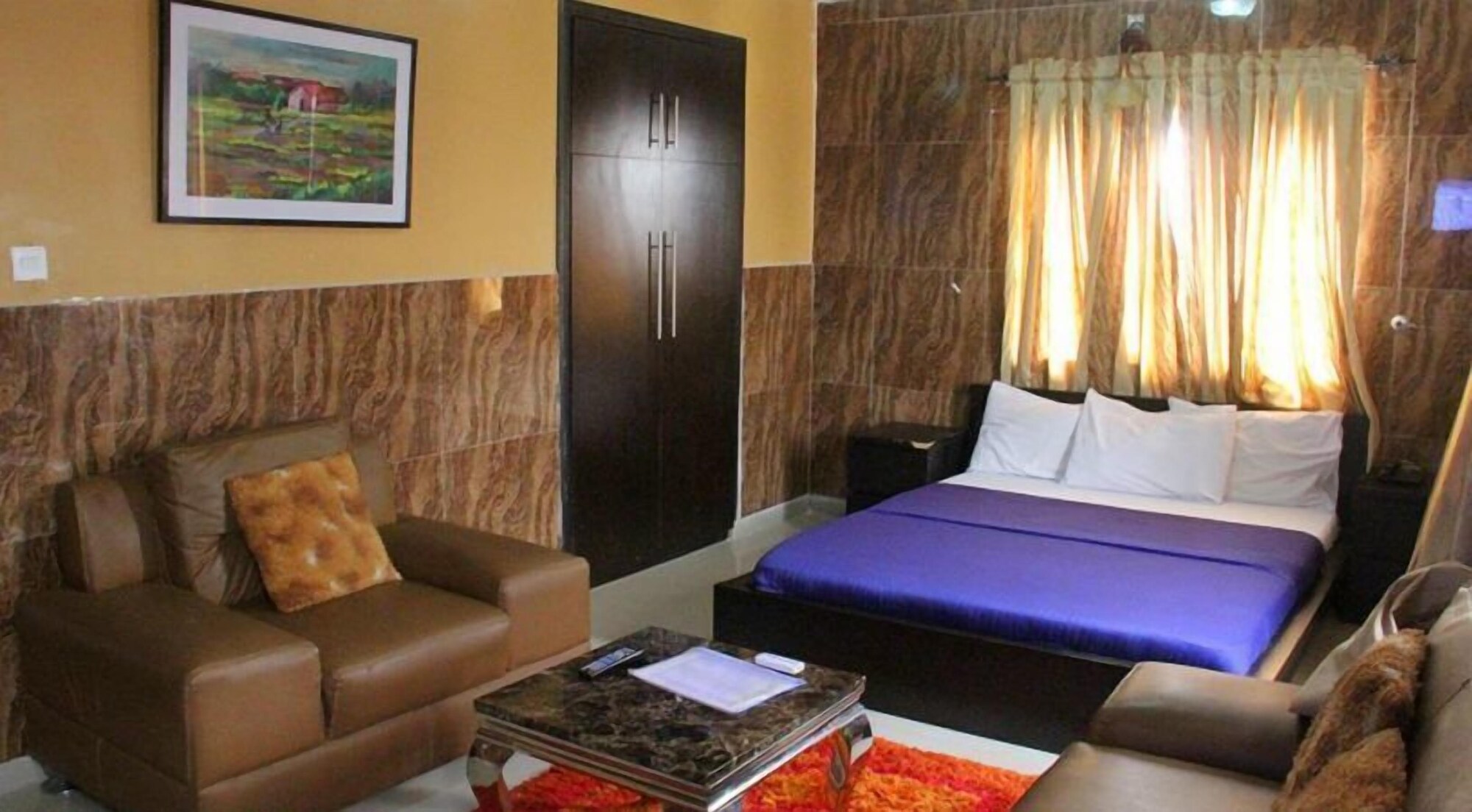 EXECUTIVE, SUITE, KING BED