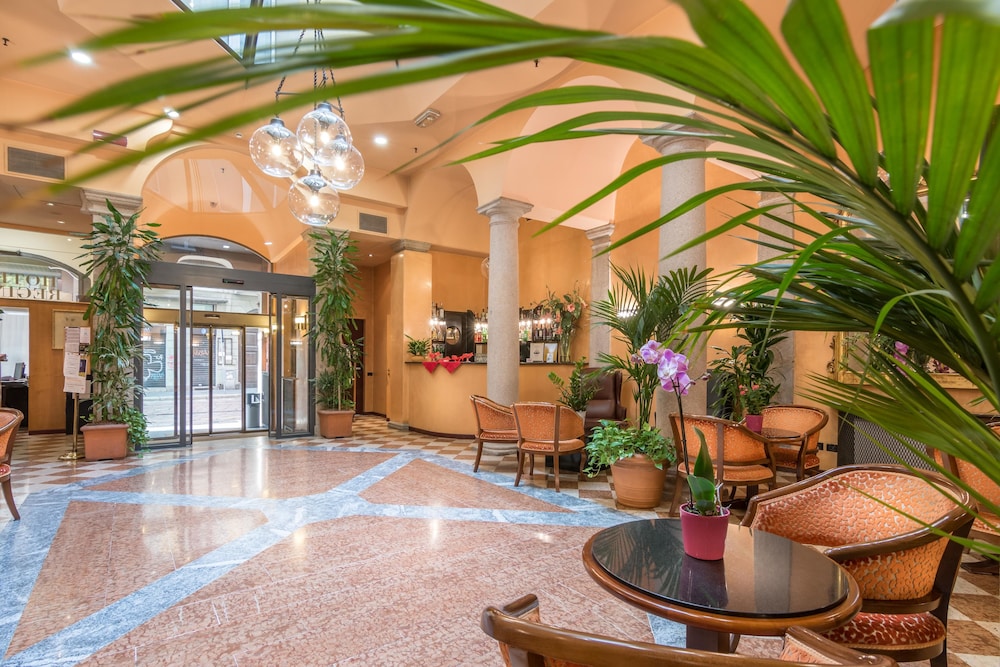 Lobby at Hotel Regina Milano, MILAN