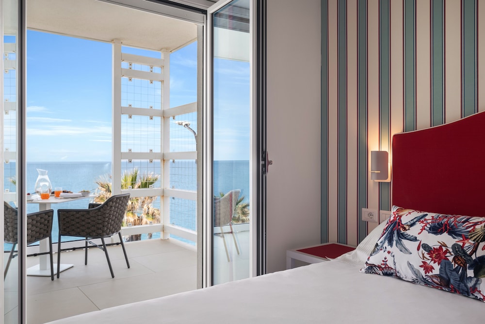 Seaside Hotel 14/42
