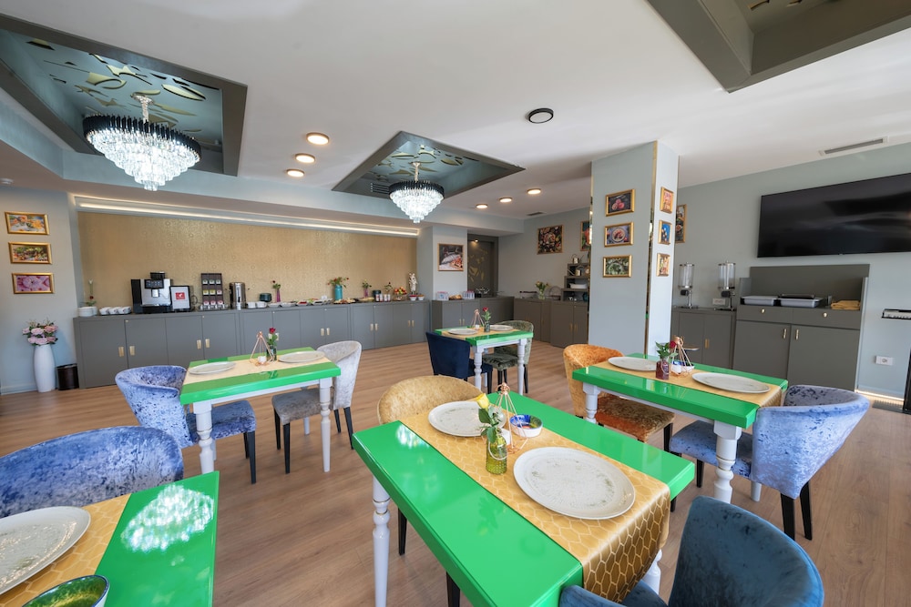 Phoenicia Comfort Hotel 45/51