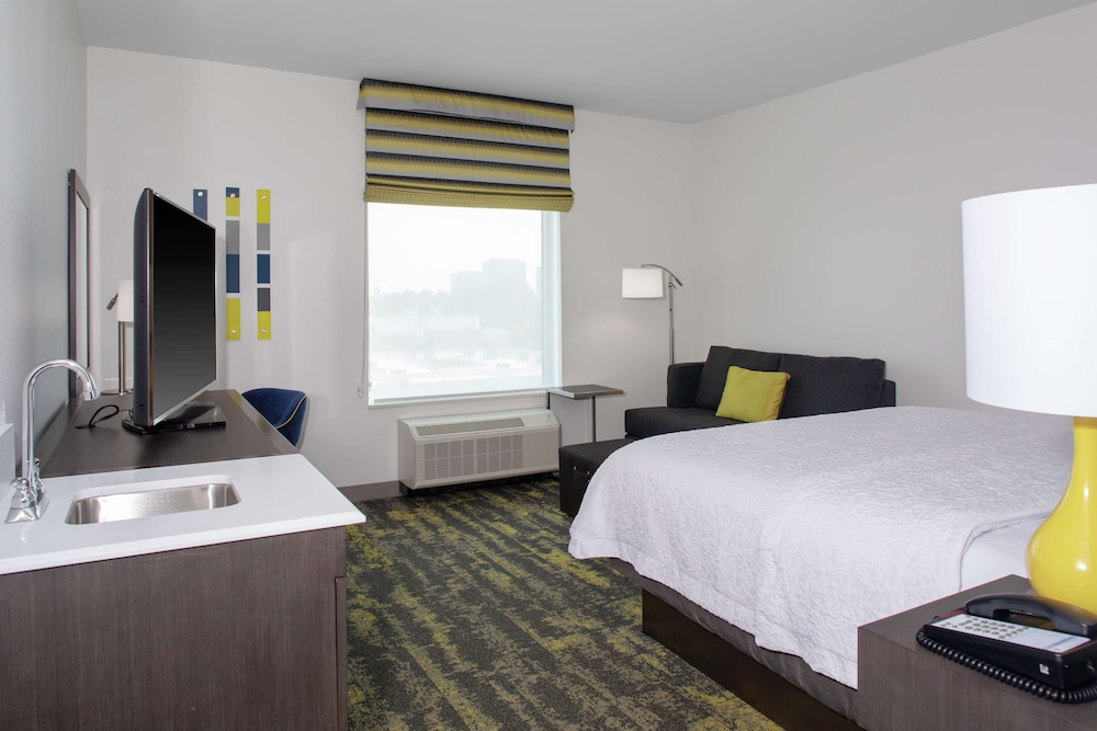 Hampton Inn and Suites Irvine Orange County Airport 12/52