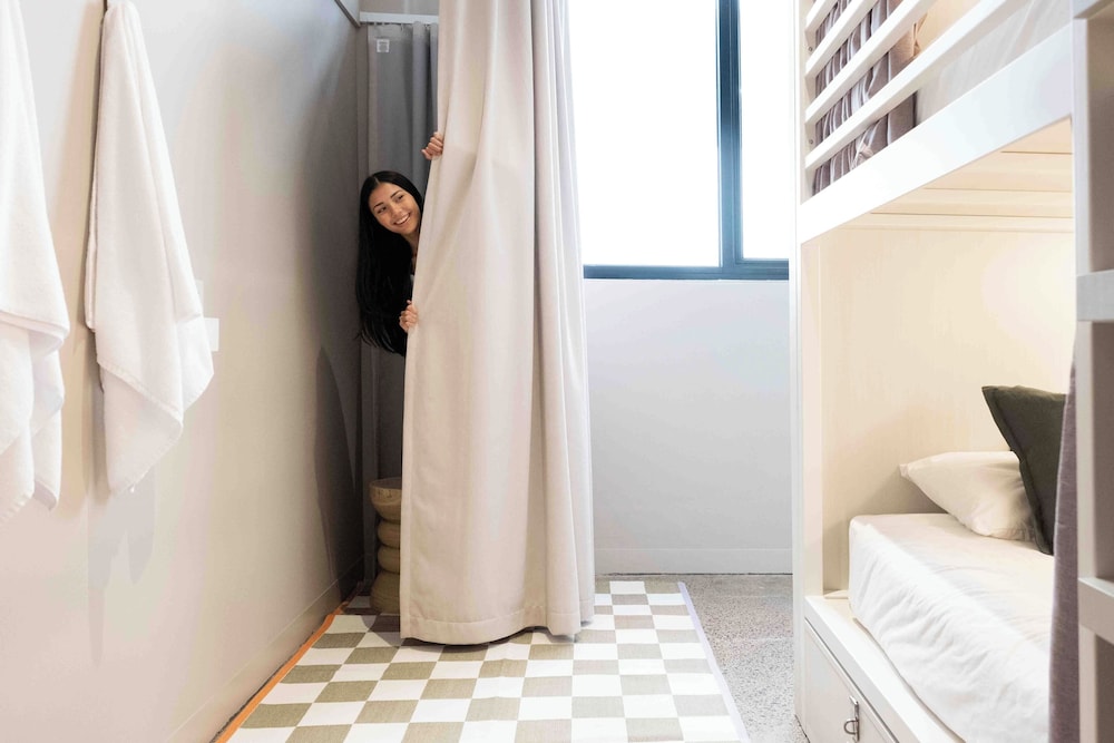 MIXED DORM, 4 BEDS