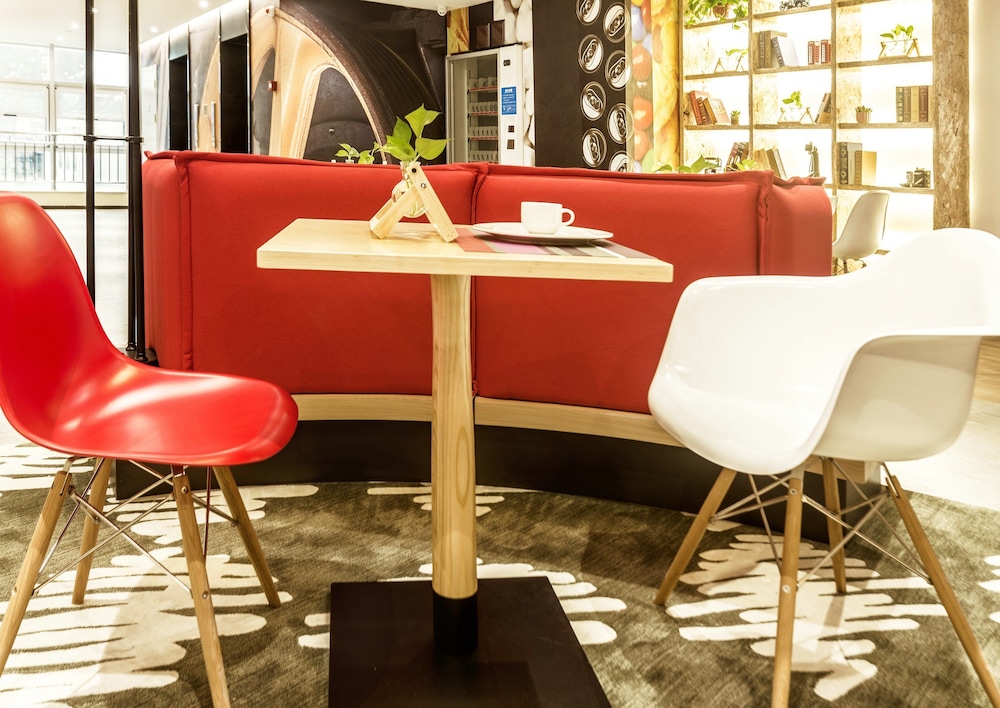 Ibis Zhengzhou Longhai Road 40/41