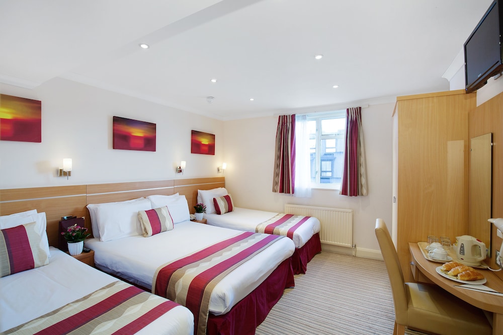 Queens Park Hotel 33/60