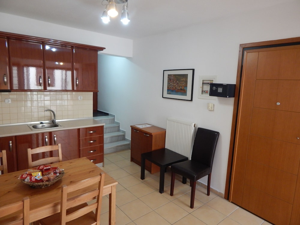 Kripis Studios Thessaloniki 35/50
