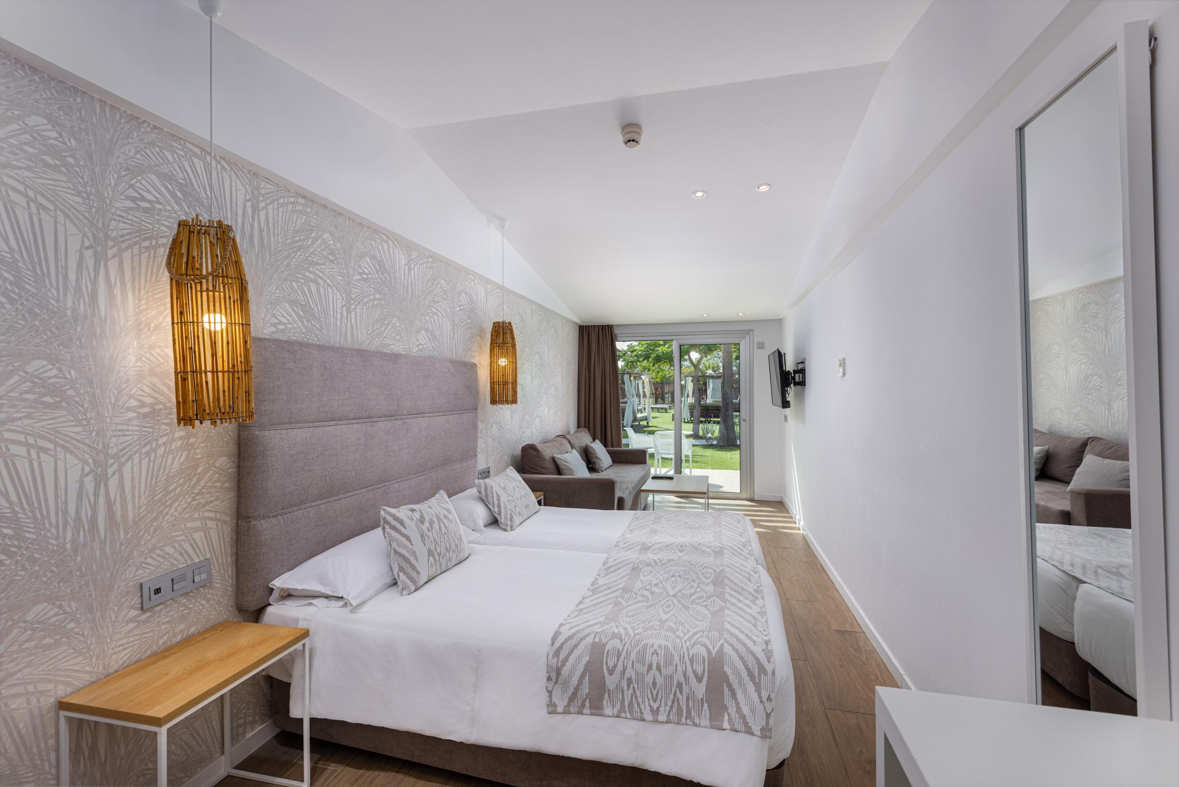 Garden, Junior Suite, Pool View, Adult Only, Terrace