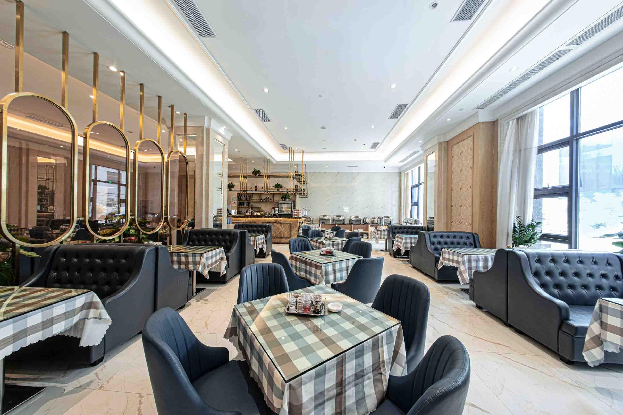 Vienna International Hotel (Zhongshan Lihe Plaza Xingzhong Road Store) 37/58