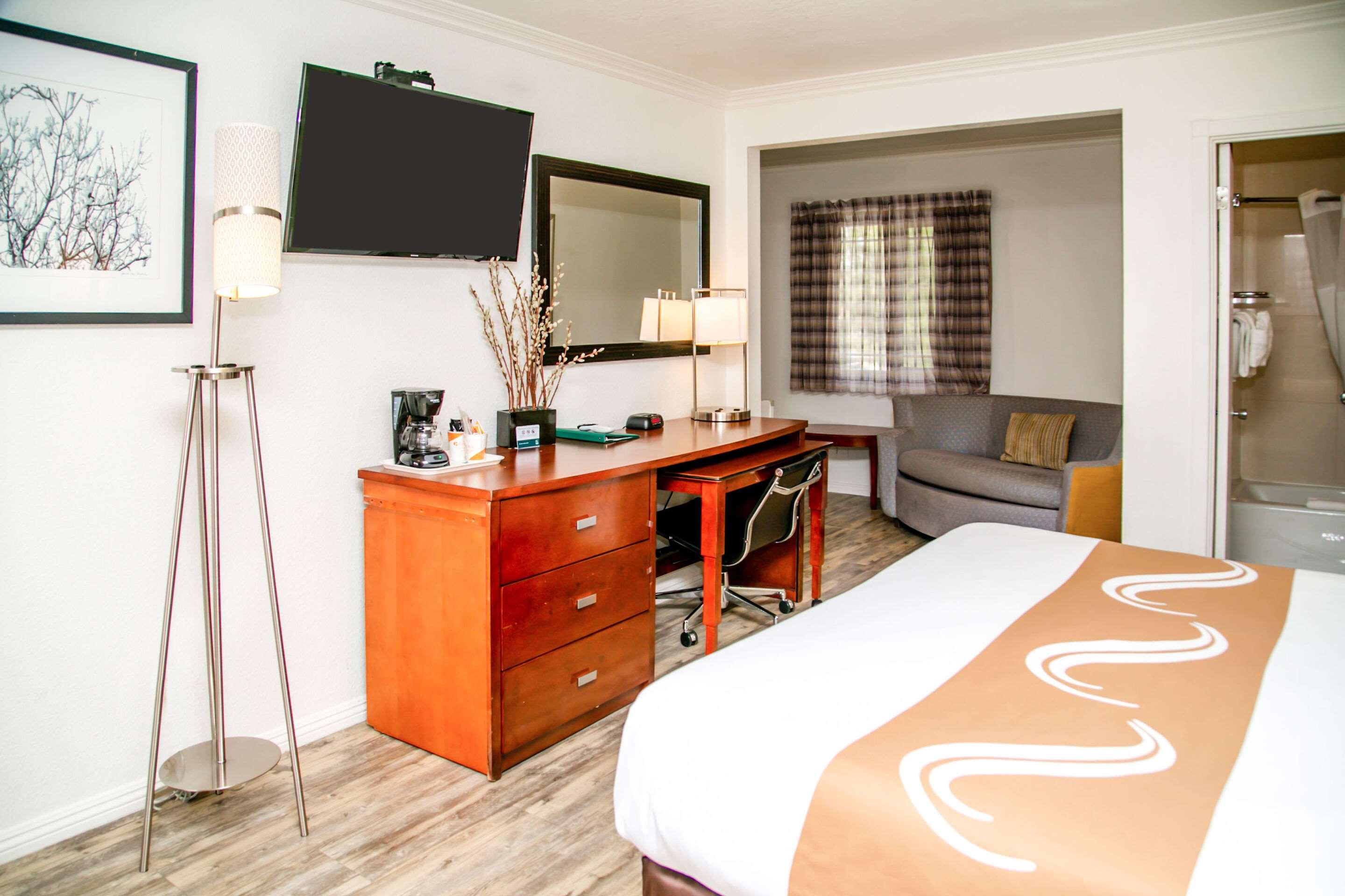 Quality Inn & Suites Thousand Oaks 20/38