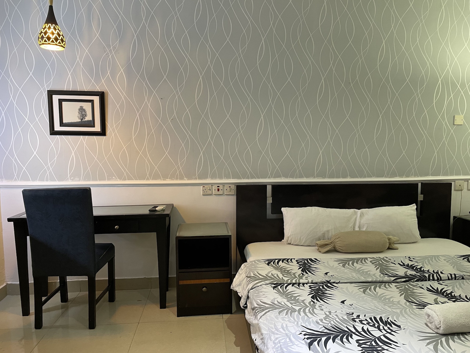 PREMIER, STUDIO, QUEEN BED