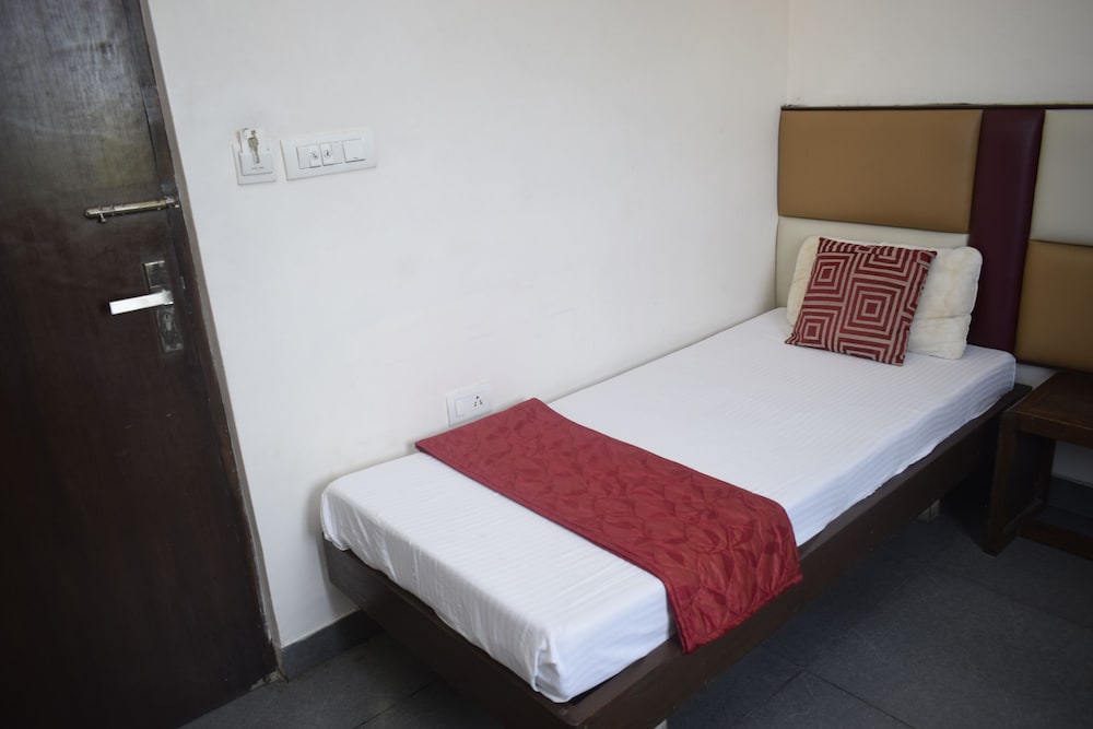 Hotel Tamizh Park 12/34