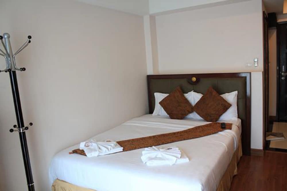 Maleez Lodge Hotel And Restaurant 10/52