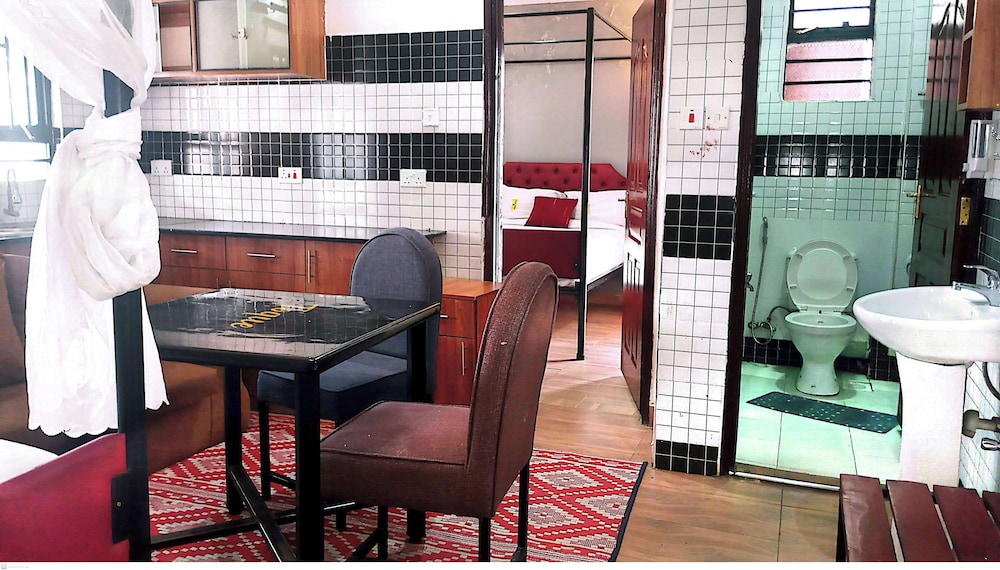 Toque Hotel & Lounge 45/50