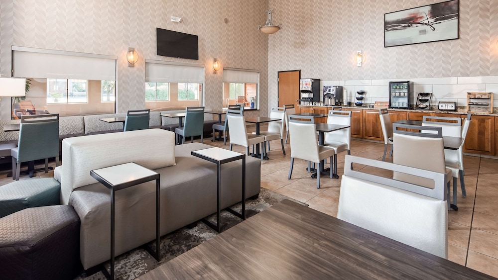 Best Western Plus North Canton Inn & Suites 55/62