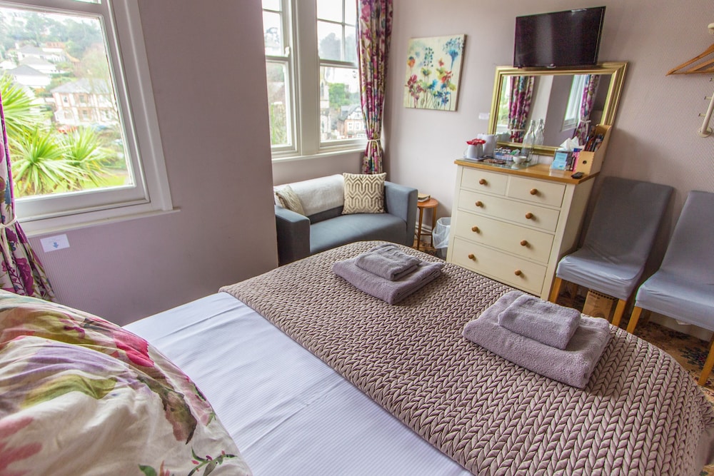 Harbour Heights Guest House 27/41