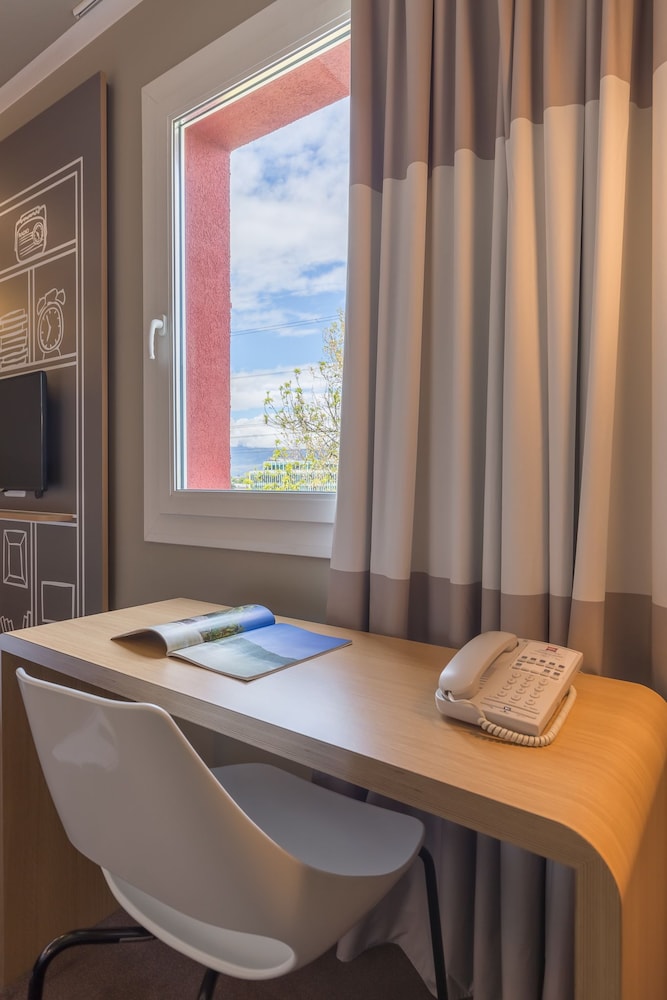 IBIS GENEVE AEROPORT 38/66