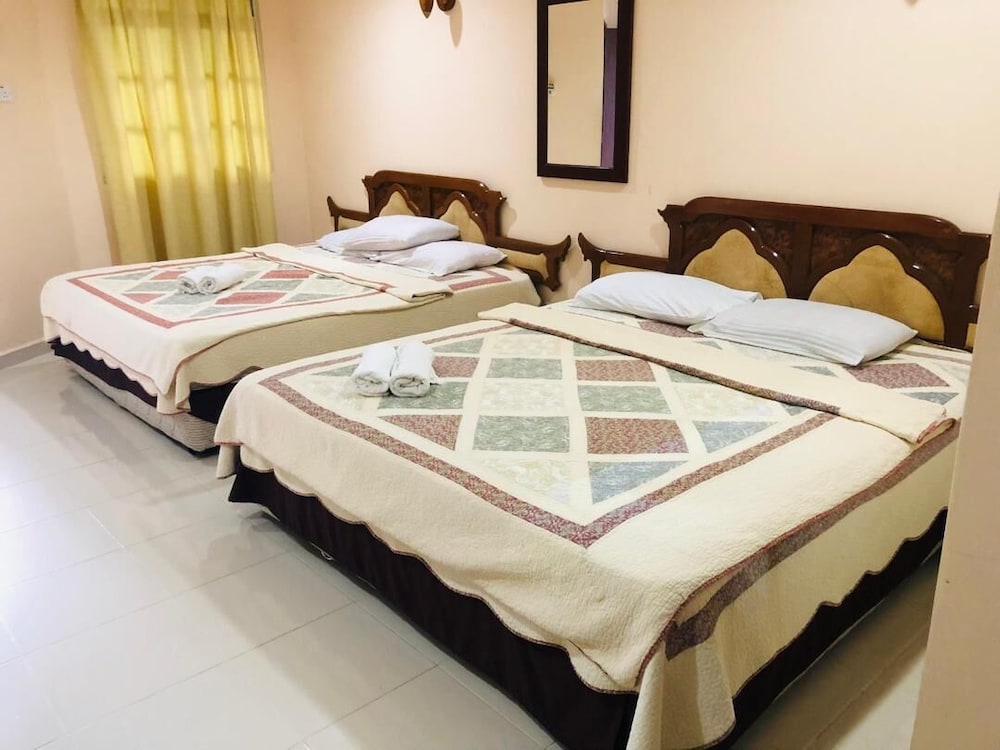 ROOM, QUADRUPLE